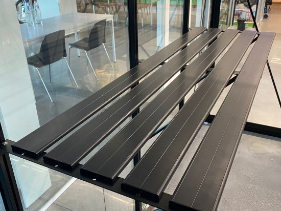 table alu laquee new